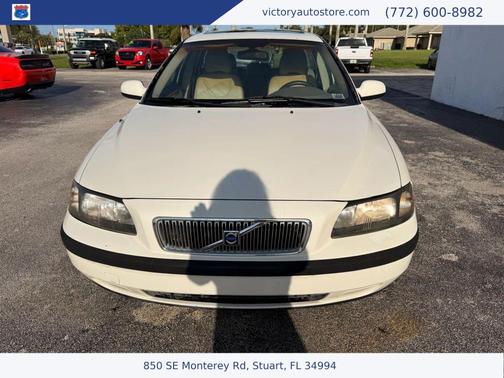 White 2001 Volvo V70 2.4 Wagon 4D