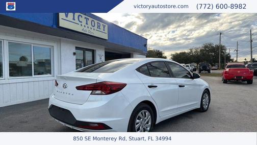 2019 Hyundai ELANTRA SE