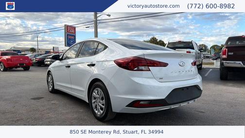 2019 Hyundai ELANTRA SE
