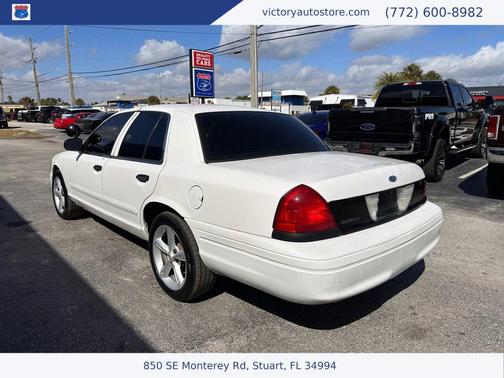 2006 Ford Crown Victoria Base