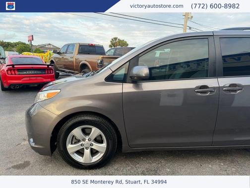 2016 Toyota Sienna LE