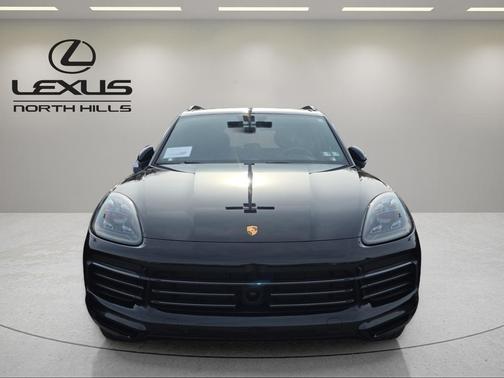 2023 Porsche Cayenne Platinum Edition