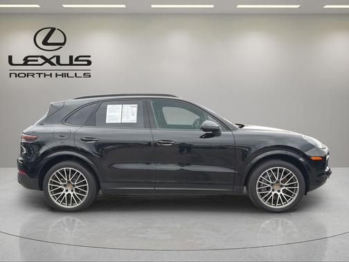 2023 Porsche Cayenne Platinum Edition