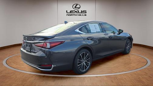 2023 Lexus ES 250 Base