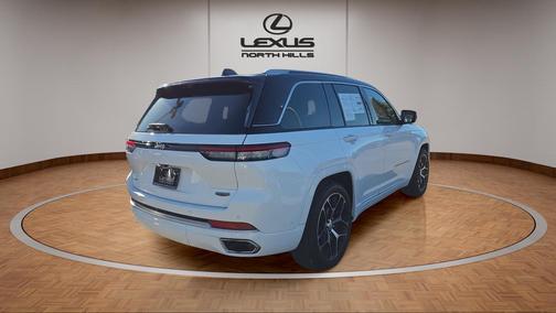 2023 Jeep Grand Cherokee Summit