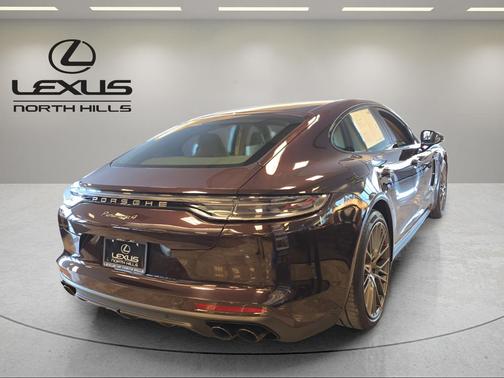 2022 Porsche Panamera 4