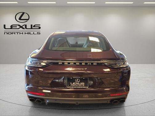 2022 Porsche Panamera 4