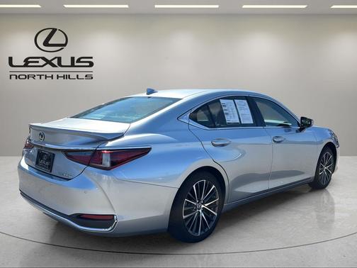 2023 Lexus ES 300h Base
