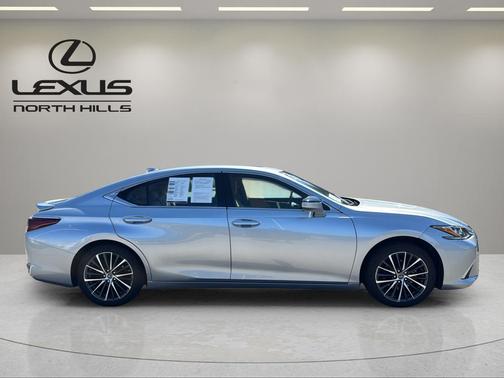 2023 Lexus ES 300h Base