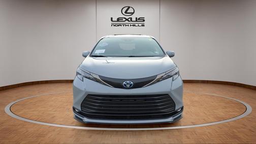 2024 Toyota Sienna Woodland Edition