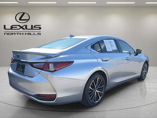 2025 Lexus ES 300h Base