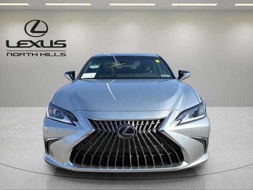 2025 Lexus ES 300h Base