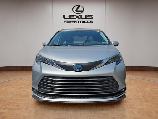 2025 Toyota Sienna XLE 7 Passenger