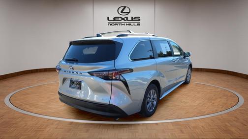 2025 Toyota Sienna XLE 7 Passenger