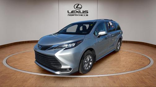 2025 Toyota Sienna XLE 7 Passenger