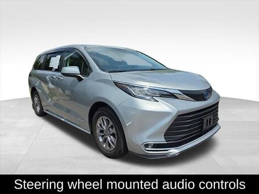 2021 Toyota Sienna XLE 7 Passenger
