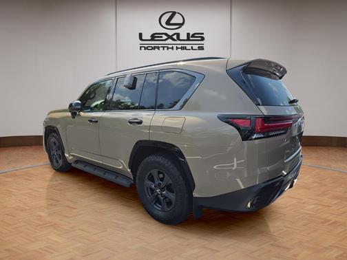 2025 Lexus LX 700h Overtrail