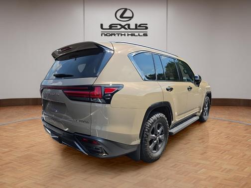 2025 Lexus LX 700h Overtrail