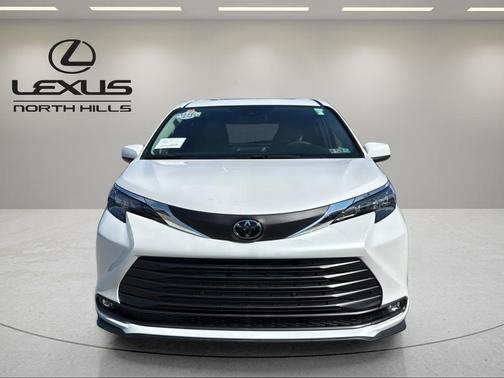 Pearl 2026 Toyota Sienna XLE
