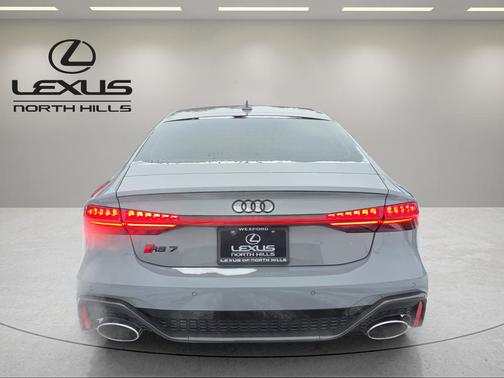 2022 Audi RS 7 4.0T