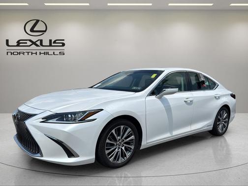 White Pearl 2020 Lexus ES 300h Base