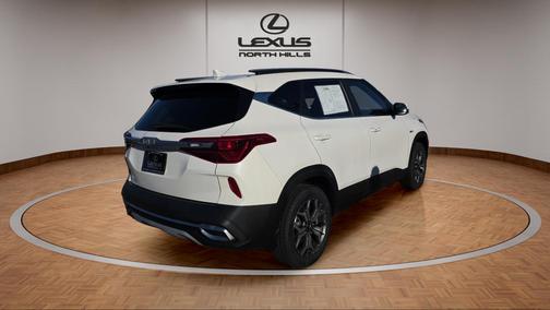 2023 Kia Seltos EX