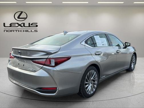 2019 Lexus ES 300h Luxury