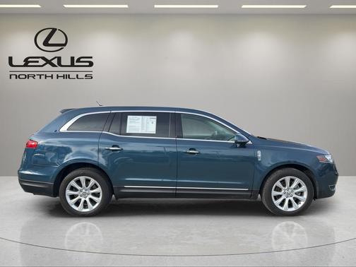 2016 Lincoln MKT Base