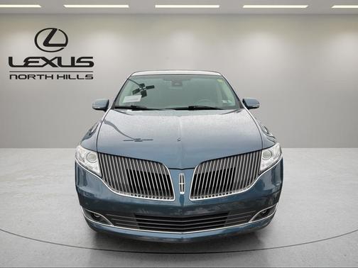 2016 Lincoln MKT Base