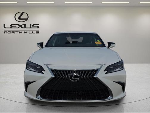 2023 Lexus ES 300h Luxury