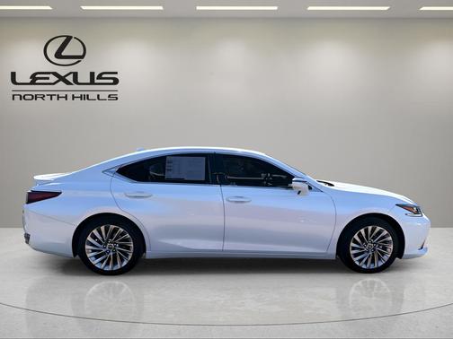 2023 Lexus ES 300h Luxury