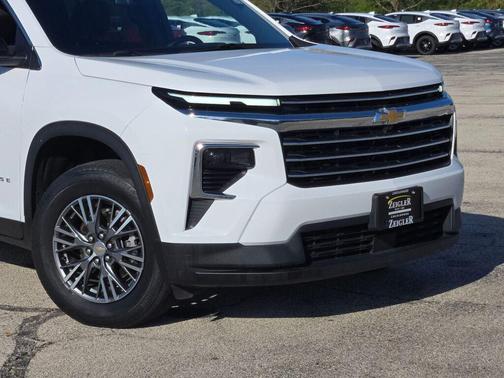 Summit White 2024 Chevrolet Traverse LT