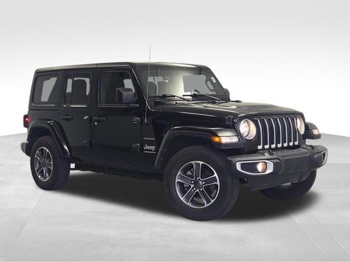Black Clearcoat 2023 Jeep Wrangler 4-Door Sahara 4x4