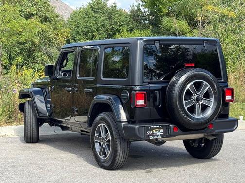 2023 Jeep Wrangler 4-Door Sahara 4x4