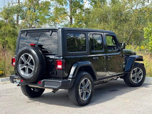 2023 Jeep Wrangler 4-Door Sahara 4x4