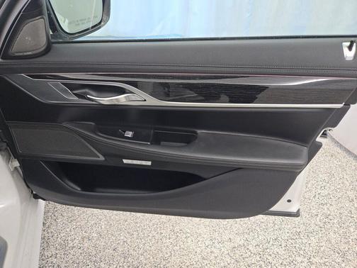 2016 BMW 750 i xDrive