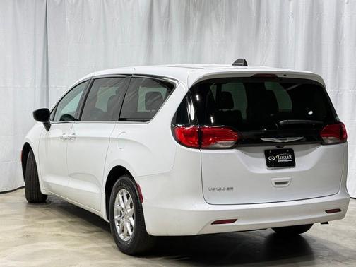 Bright White Clearcoat 2024 Chrysler Voyager LX