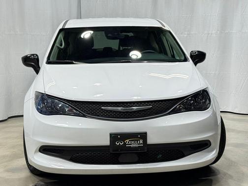 Bright White Clearcoat 2024 Chrysler Voyager LX