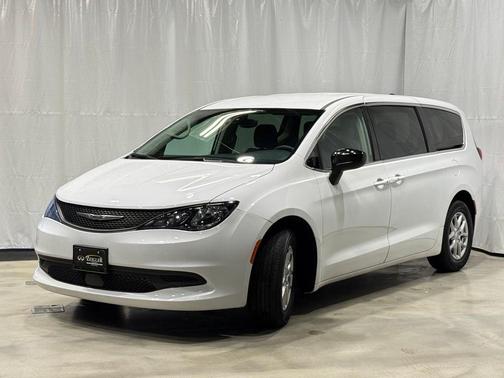 Bright White Clearcoat 2024 Chrysler Voyager LX