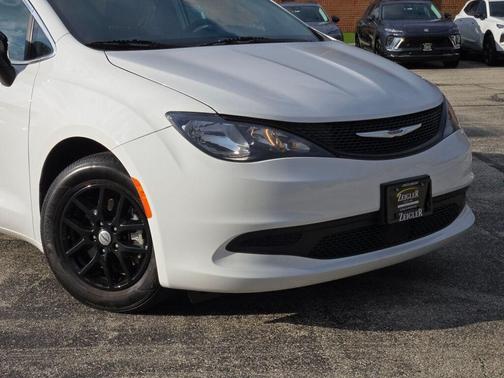 Bright White Clearcoat 2024 Chrysler Voyager LX