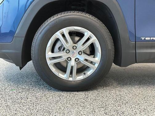 Marine Metallic 2022 GMC Terrain SLE