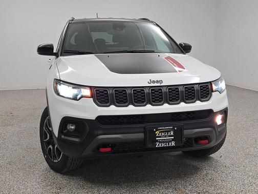 Bright White Clearcoat 2024 Jeep Compass Trailhawk