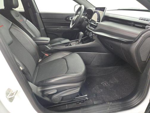 Bright White Clearcoat 2024 Jeep Compass Trailhawk