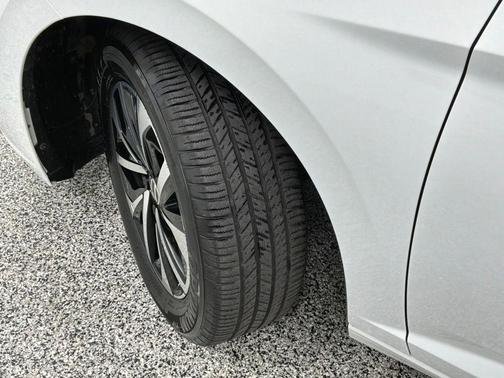 Pure White 2024 Volkswagen Jetta 1.5T S