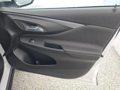 Summit White 2026 Buick Envista Preferred FWD