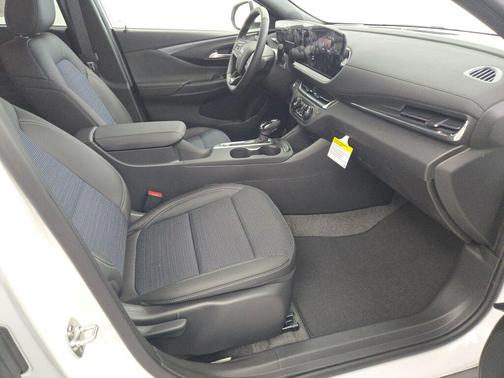 Summit White 2026 Buick Envista Preferred FWD
