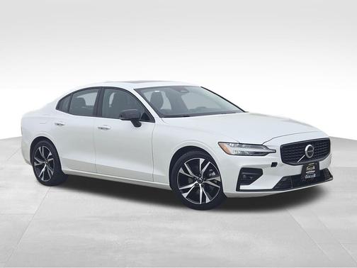 Crystal White Metallic 2024 Volvo S60 B5 Core Dark Theme