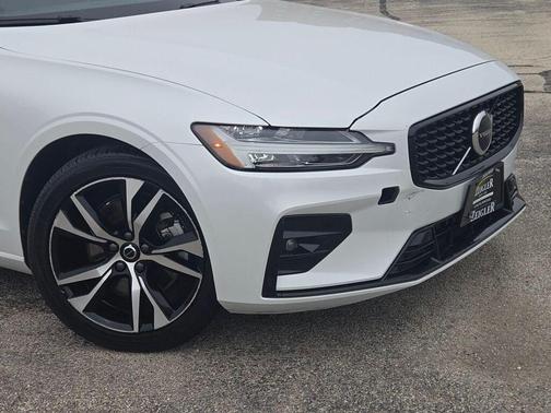 Crystal White Metallic 2024 Volvo S60 B5 Core Dark Theme