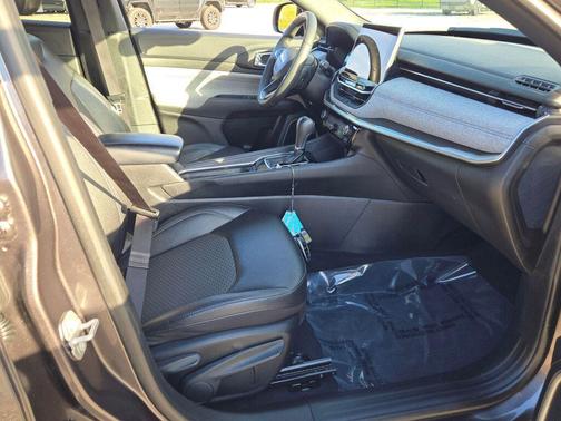 Baltic Gray Metallic Clearcoat 2024 Jeep Compass Latitude