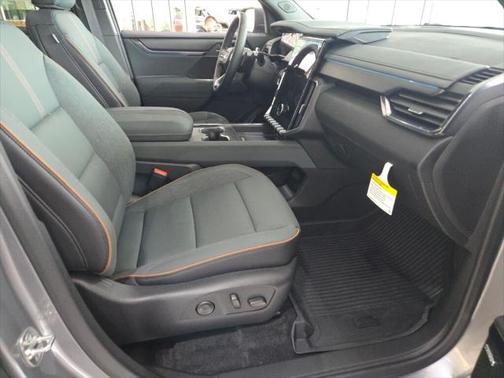 2025 GMC Acadia AWD AT4